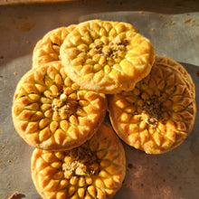 Load image into Gallery viewer, Traditional Persian Cookies (Kolompeh)
